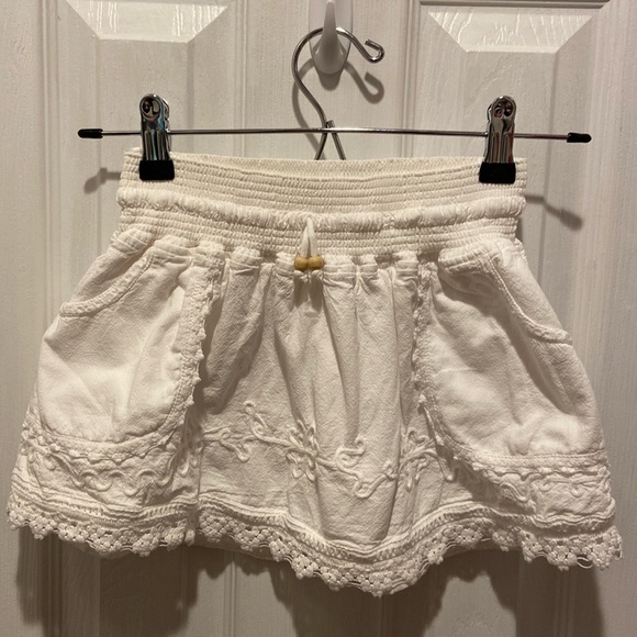 Peruvian Fabrics Crochet Detailed White Beach Skort - Picture 1 of 14